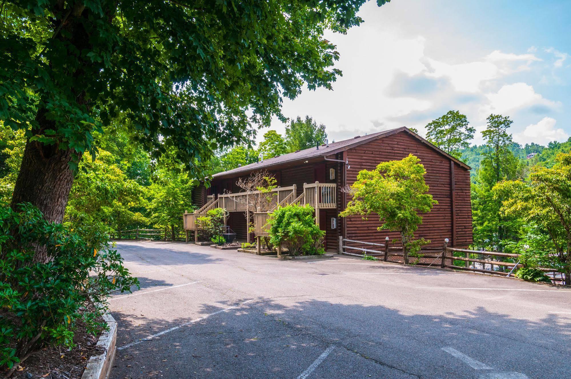 Highland Hills Motel & Cabins Boone Buitenkant foto